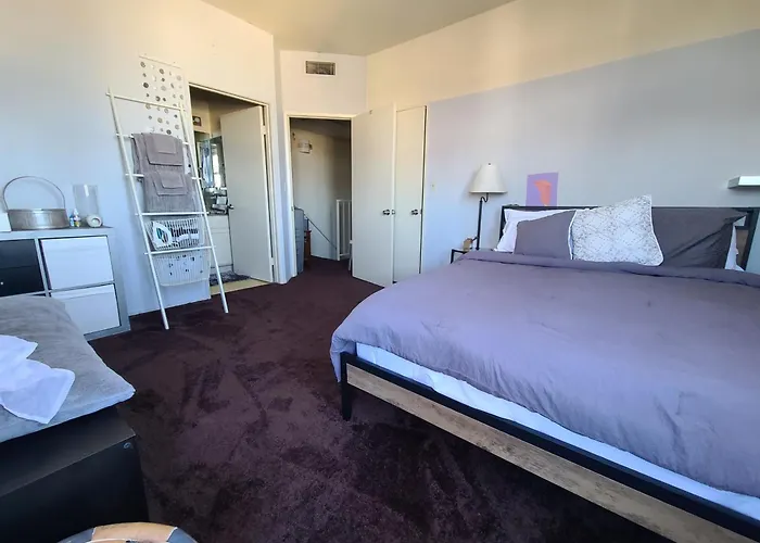 Guest Room In Sherman Oaks With Private Bathroom And Balcony