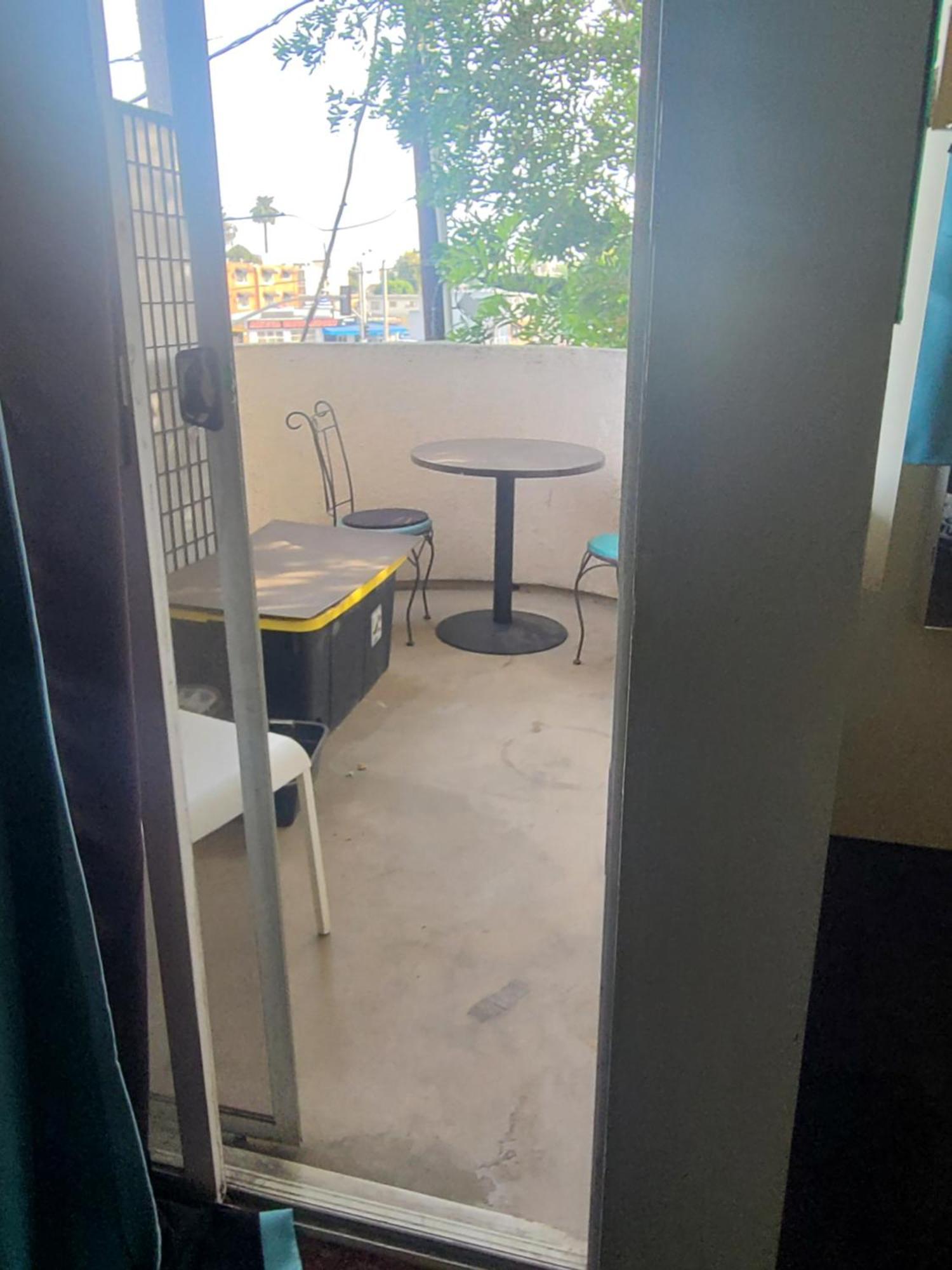 Guest In Sherman Oaks With Private Bathroom And Balcony Appartamento