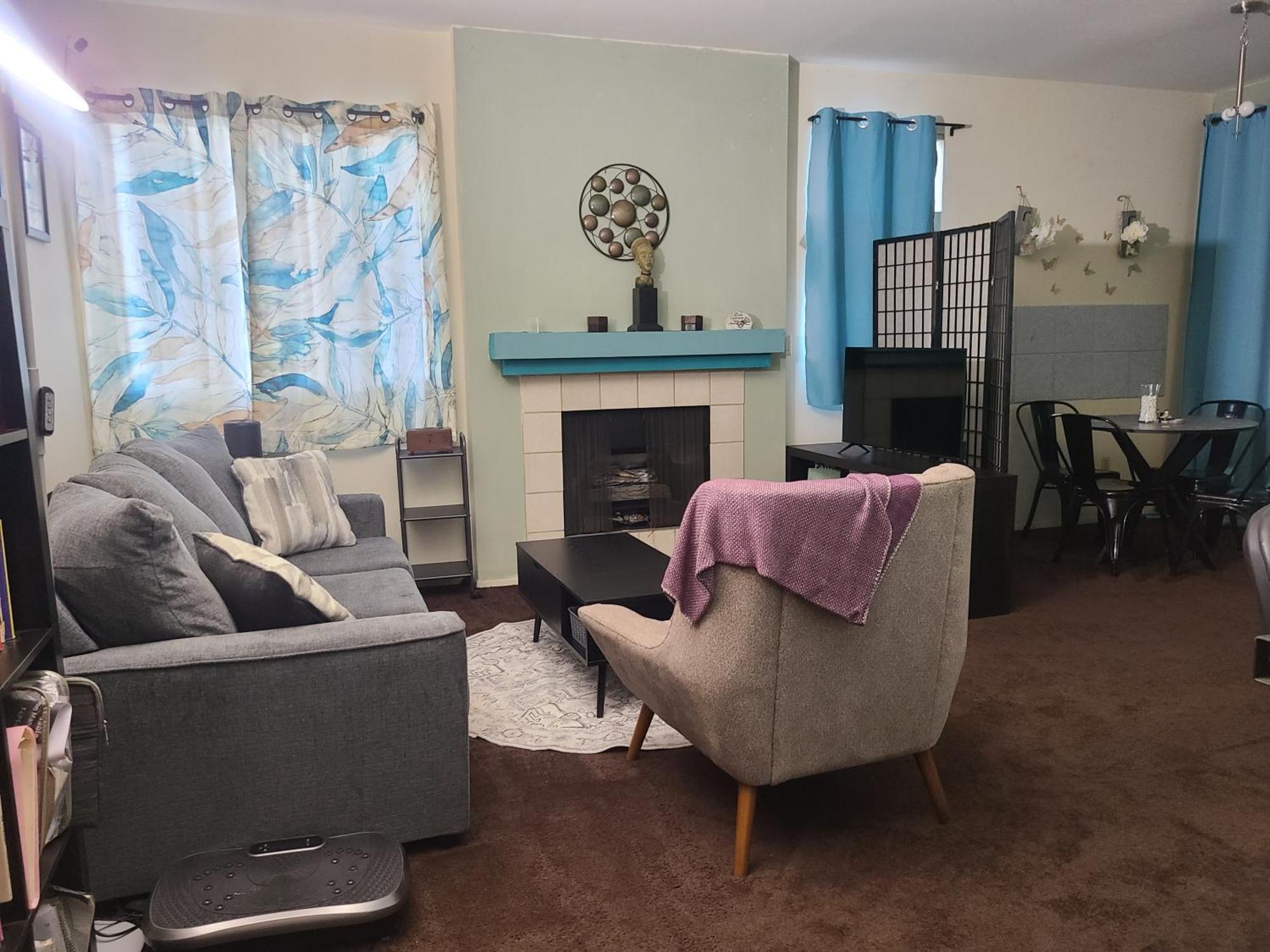 Guest In Sherman Oaks With Private Bathroom And Balcony * Los Angeles
