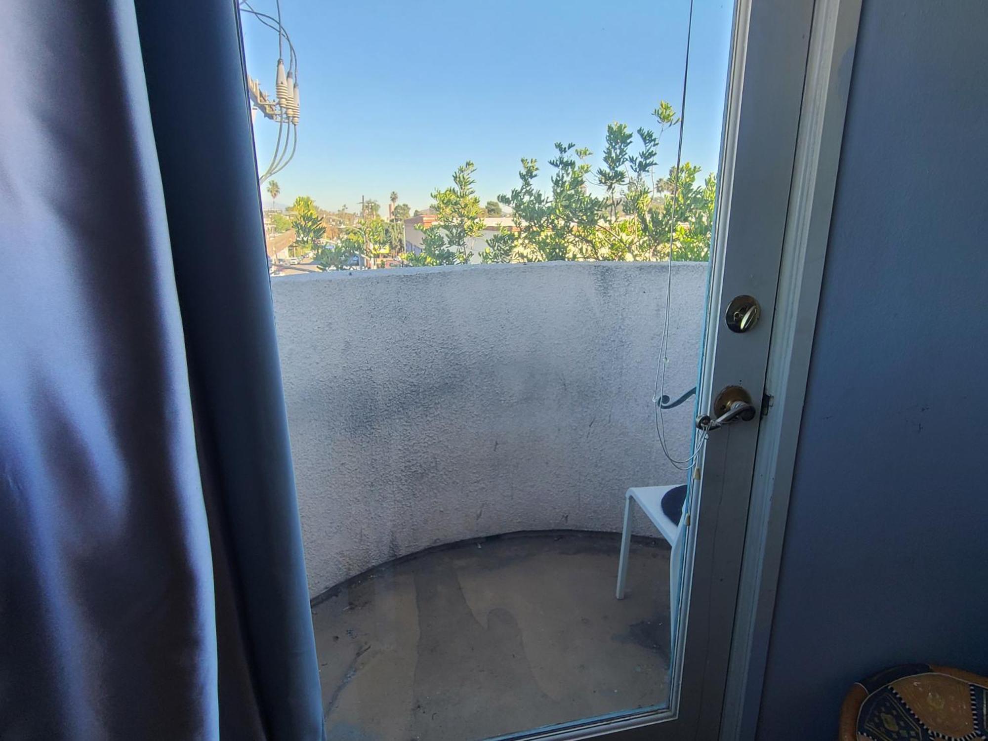 Appartement Guest In Sherman Oaks With Private Bathroom And Balcony *