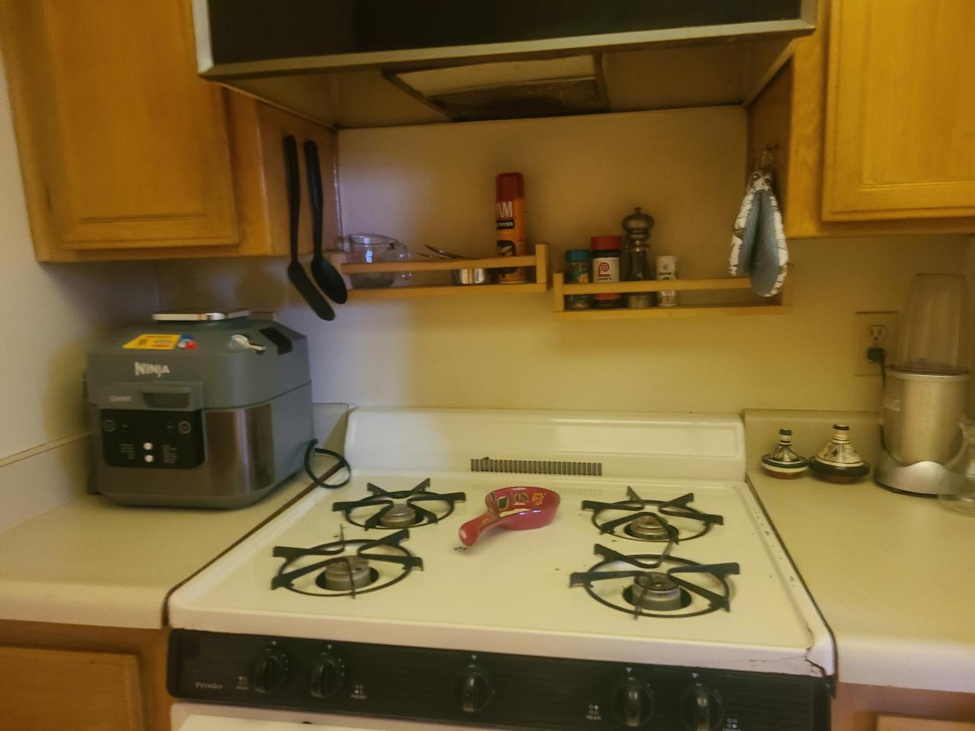 Guest In Sherman Oaks With Private Bathroom And Balcony * Los Angeles