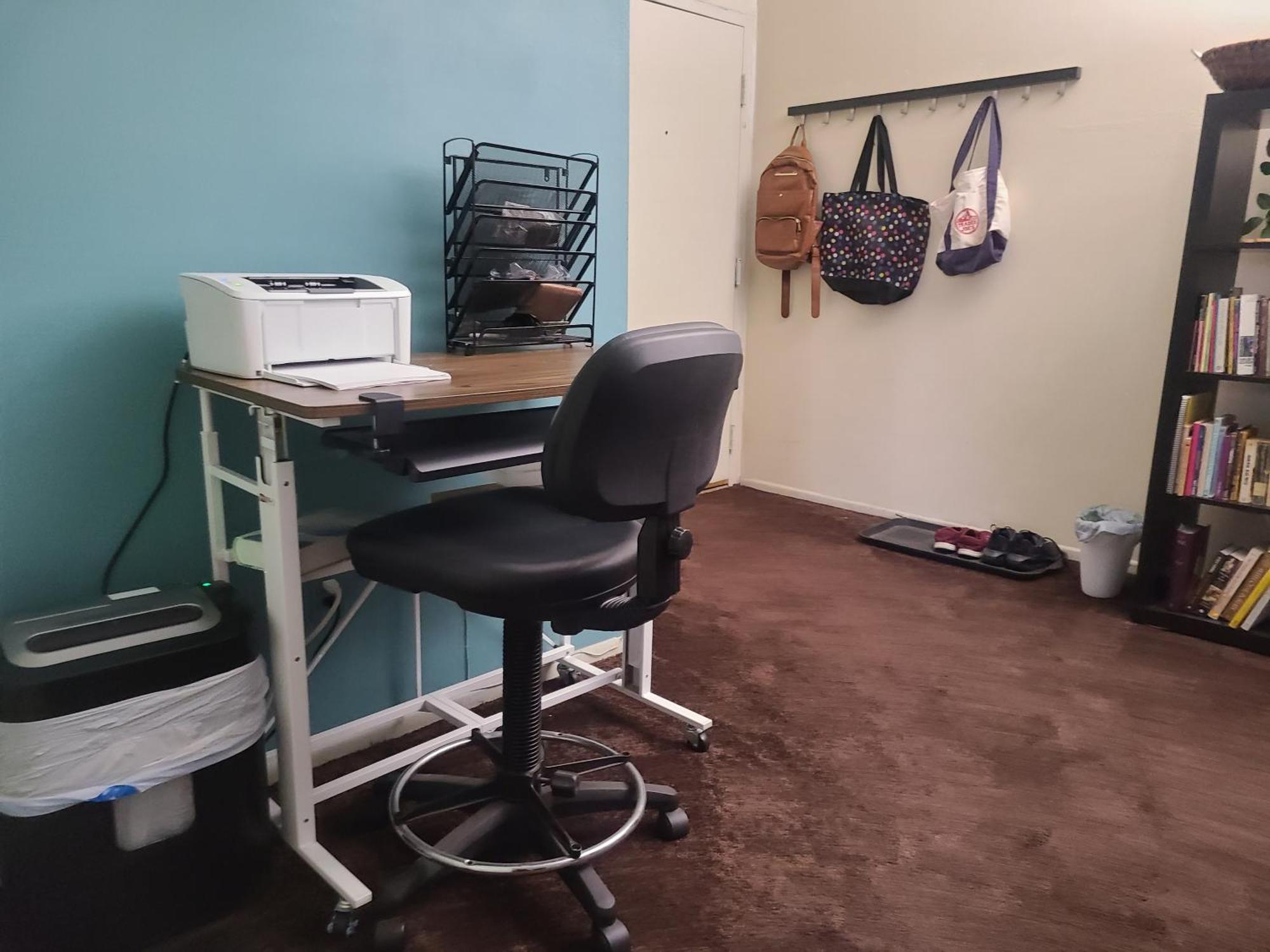 Guest In Sherman Oaks With Private Bathroom And Balcony Los Angeles